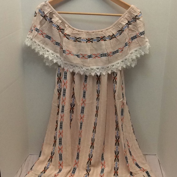 Southwestern Off The Shoulders Entro Mini - Picture 2 of 6